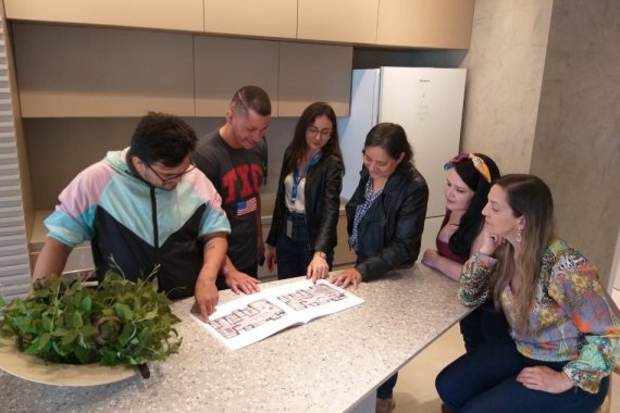 Alunos de Design de Interiores do 'Senai Construção' fazem visita técnica à decorados do Grupo Plaenge