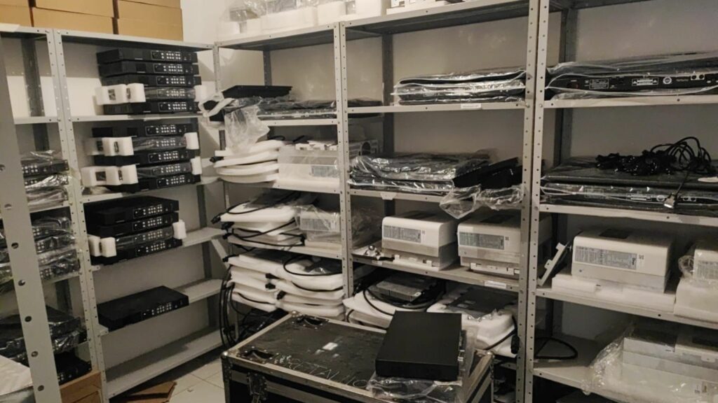 PF faz operação em MS contra 'comércio' de caros equipamentos para grandes eventos e casas noturnas