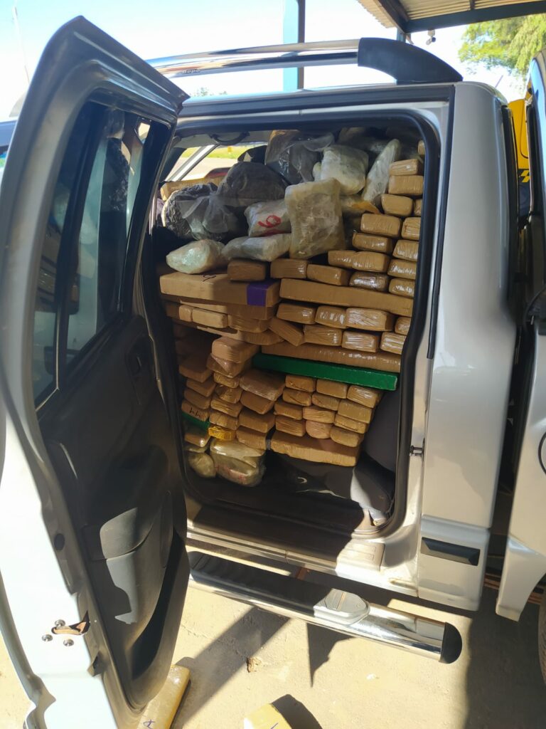 Carga de 1,5 ton drogas avaliada em R$ 3,6 milhões é barrada ainda em Ponta Porã Carga de 1,5 ton drogas avaliada em R$ 3,6 milhões é barrada ainda em Ponta Porã