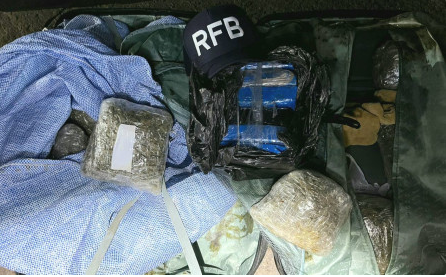 Homem é preso com mala contendo skunk e pasta base na rodoviária de Corumbá Homem é preso com mala contendo skunk e pasta base na rodoviária de Corumbá
