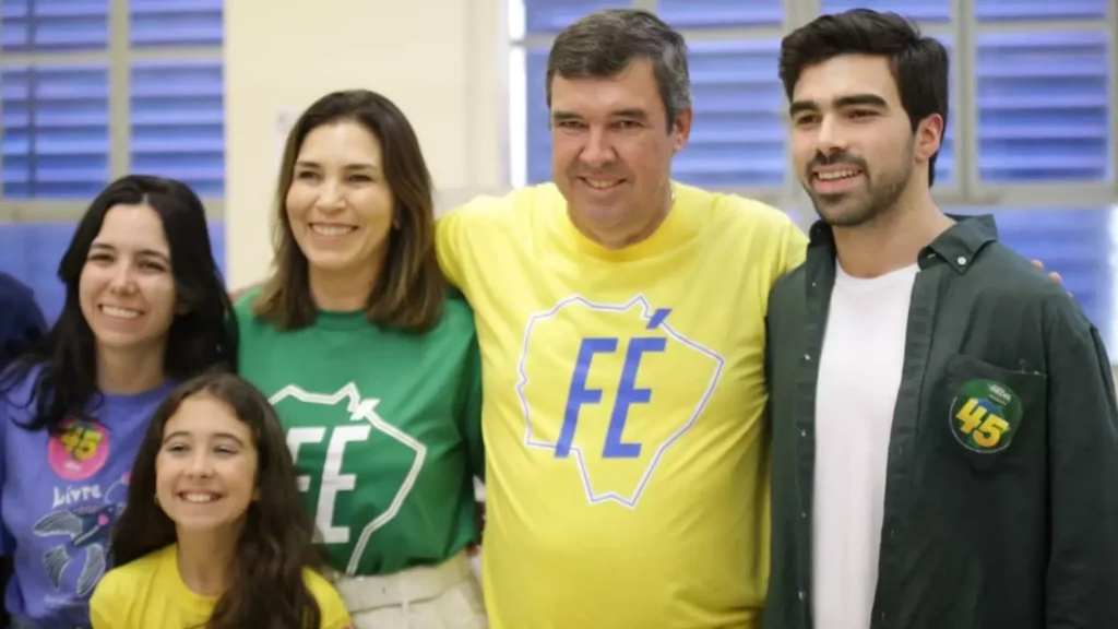 Riedel vota confiante na vitória com plano de governo 'inabalável' Riedel vota confiante na vitória com plano de governo 'inabalável'