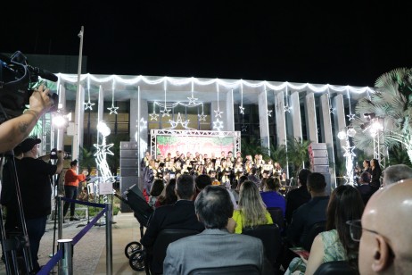 TJMS acende as luzes de Natal com espetáculo marcante TJMS acende as luzes de Natal com espetáculo marcante