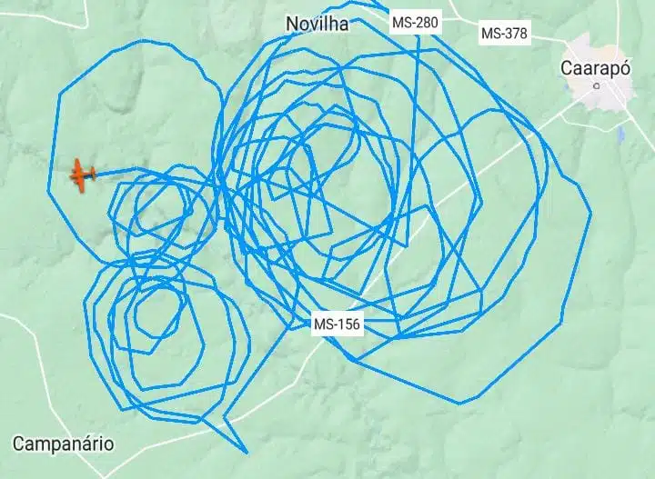 Avião da “Esquadrilha da Fumaça” faz voos em cidade da fronteira de MS Avião da “Esquadrilha da Fumaça” faz voos em cidade da fronteira de MS