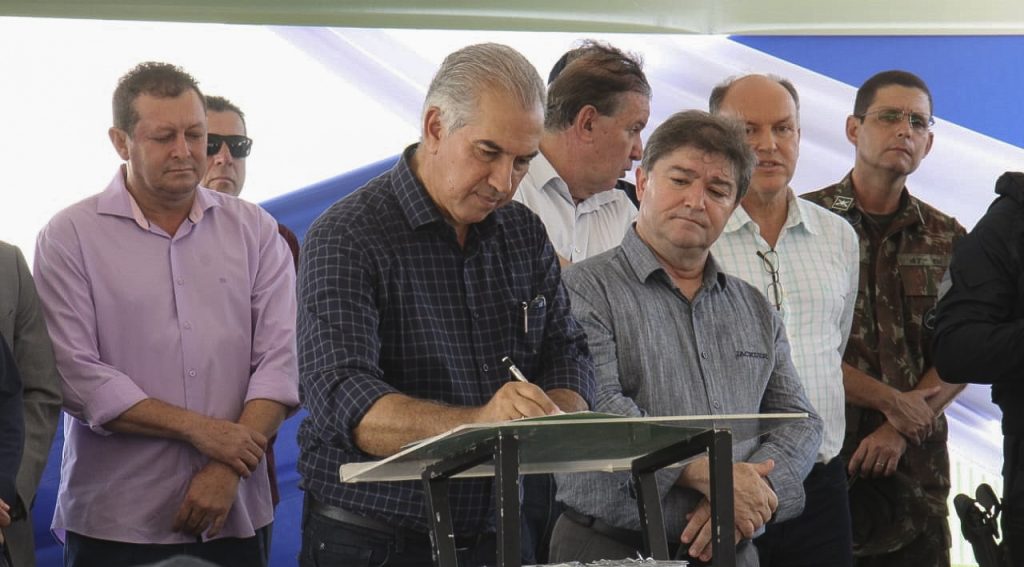 Governador entrega batalhão da PM e reforma de escola em última agenda de sua gestão no interior Governador entrega batalhão da PM e reforma de escola em última agenda de sua gestão no interior
