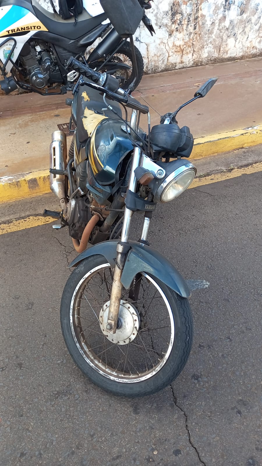 Motocicleta com mais de R$ 70 mil em multas, documento e impostos vencidos é apreendida em blitz na Capital Motocicleta com mais de R$ 70 mil em multas, documento e impostos vencidos é apreendida em blitz na Capital
