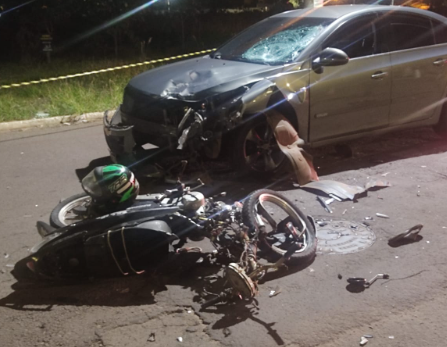 Motociclista morre após invadir contramão e colidir com Cruze na Marques de Herval Motociclista morre após invadir contramão e colidir com Cruze na Marques de Herval