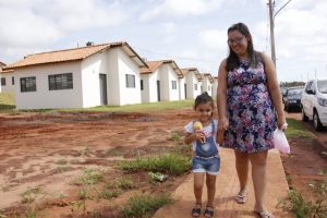 Naviraí recebeu 1.192 casas, novo subgrupamento dos Bombeiros e reforma de escola Naviraí recebeu 1.192 casas, novo subgrupamento dos Bombeiros e reforma de escola