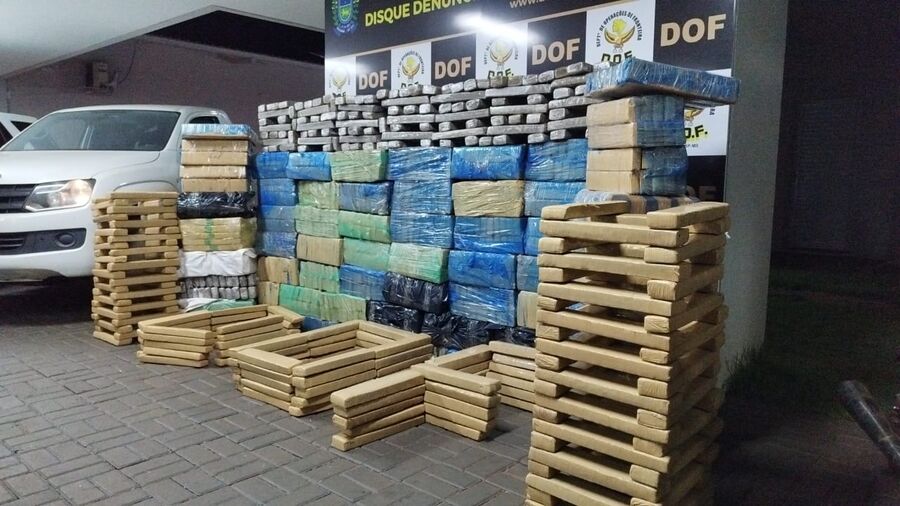 DOF prende um e encontra 1,5 ton de drogas em empresa de materiais recicláveis DOF prende um e encontra 1,5 ton de drogas em empresa de materiais recicláveis
