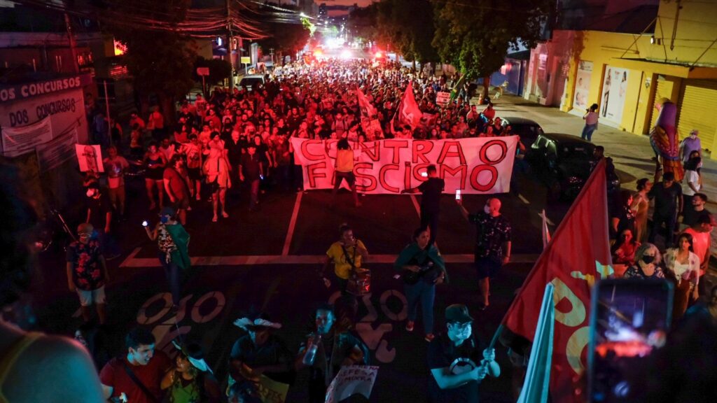 Capital também coloca bom número na rua em defesa da Democracia ante terrorismo realizado em Brasília Capital também coloca bom número na rua em defesa da Democracia ante terrorismo realizado em Brasília