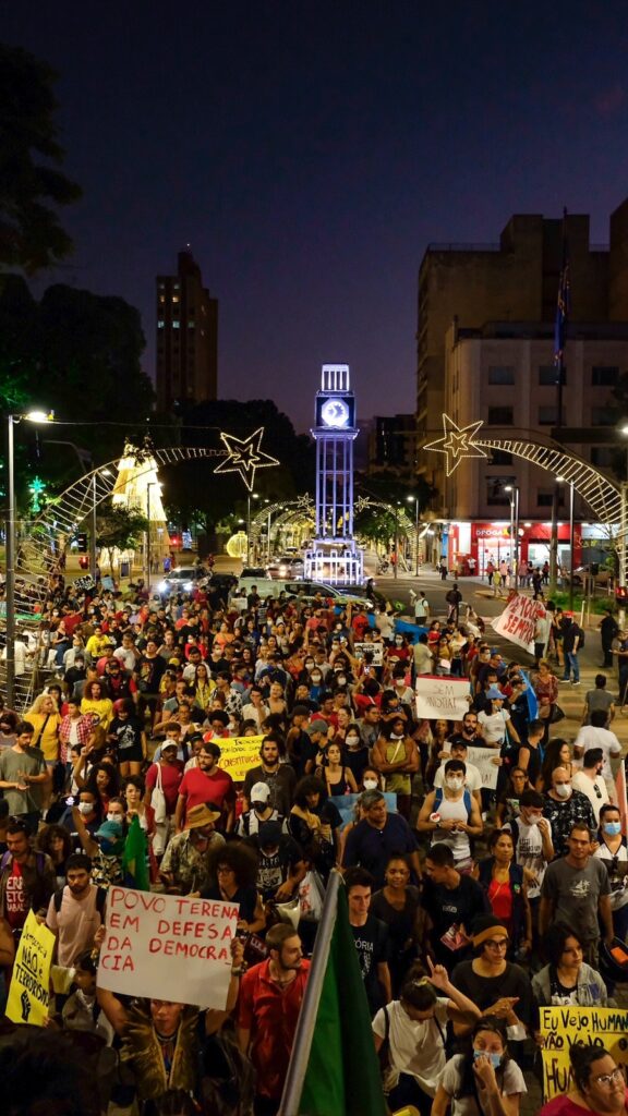 Capital também coloca bom número na rua em defesa da Democracia ante terrorismo realizado em Brasília Capital também coloca bom número na rua em defesa da Democracia ante terrorismo realizado em Brasília