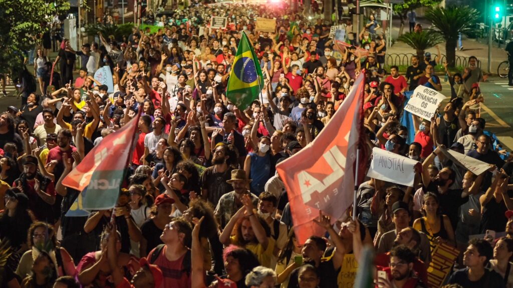 Capital também coloca bom número na rua em defesa da Democracia ante terrorismo realizado em Brasília Capital também coloca bom número na rua em defesa da Democracia ante terrorismo realizado em Brasília