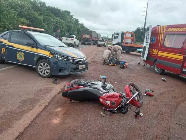 Motociclista bate em viatura da prf em trecho interditado da br-163