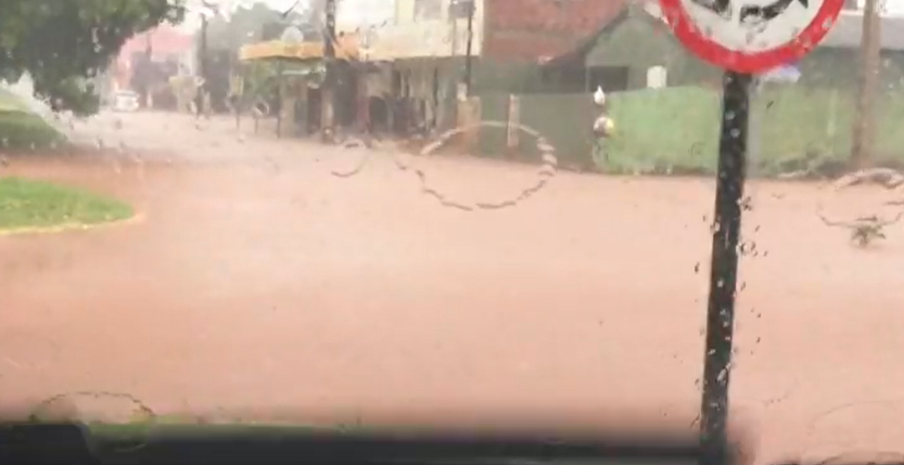 Forte chuva alaga parte da BR-267, em Nova Alvorada do Sul Forte chuva alaga parte da BR-267, em Nova Alvorada do Sul