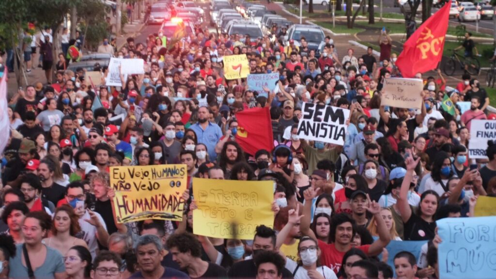 Capital também coloca bom número na rua em defesa da Democracia ante terrorismo realizado em Brasília Capital também coloca bom número na rua em defesa da Democracia ante terrorismo realizado em Brasília