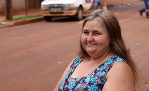 Moradores do Aero Rancho comemoram asfalto feito pelo Governo: “sem lama e nem barro” Moradores do Aero Rancho comemoram asfalto feito pelo Governo: “sem lama e nem barro”