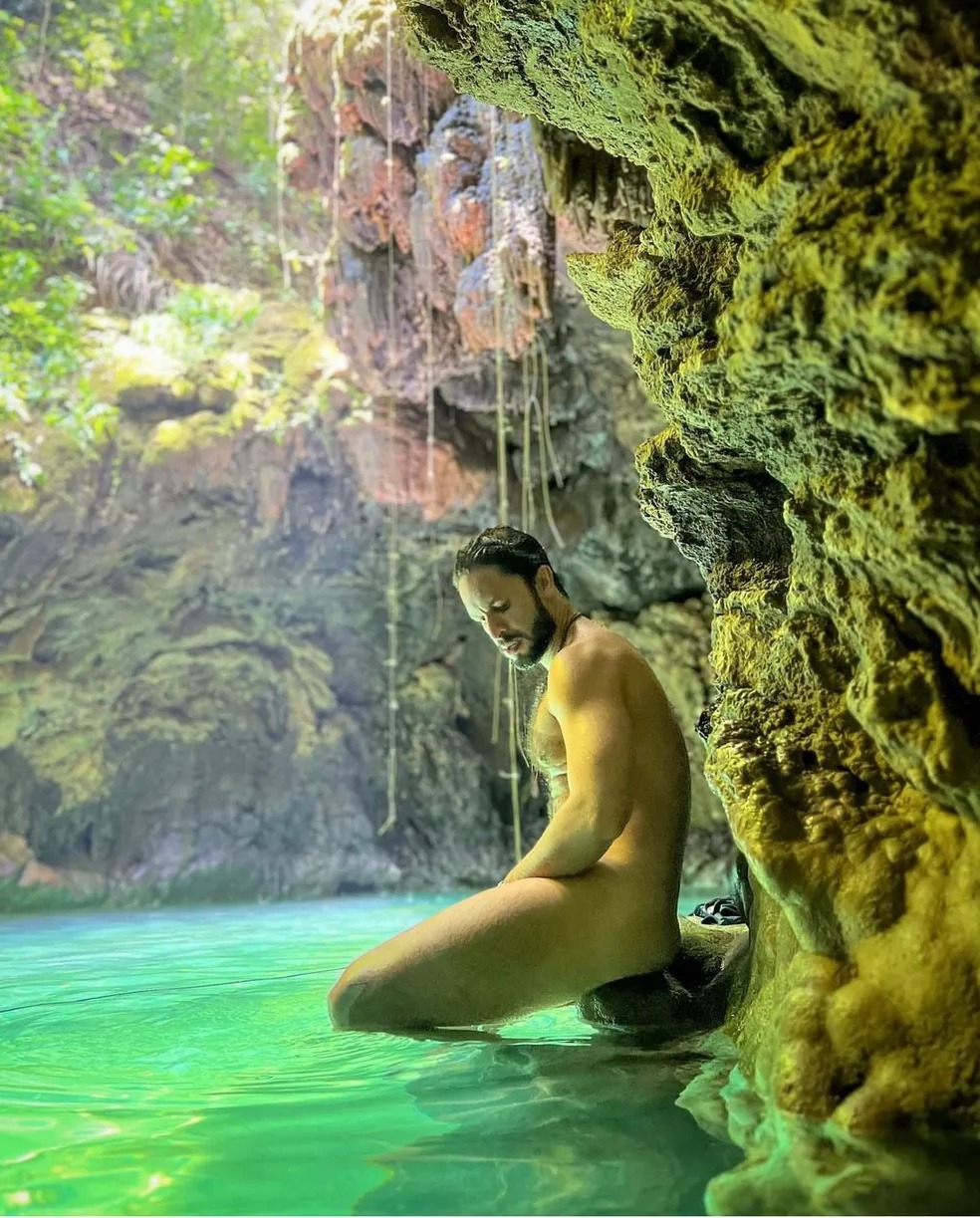Peladão! Ator da novela 'Terra e Paixão' publica foto que tirou nu em MS Peladão! Ator da novela 'Terra e Paixão' publica foto que tirou nu em MS