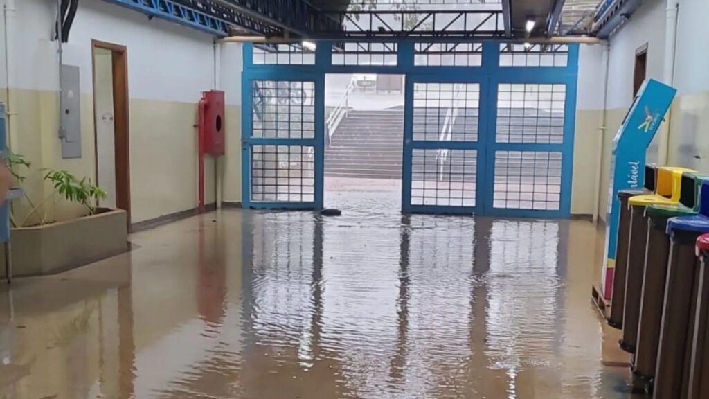 Vídeos: chuva forte atinge Campo Grande e deixa várias avenidas e ruas alagadas