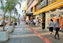 Natal e Ano Novo: comércio da Capital deve funcionar até às 22h de segunda a sábado e, aos domingos, até 18h