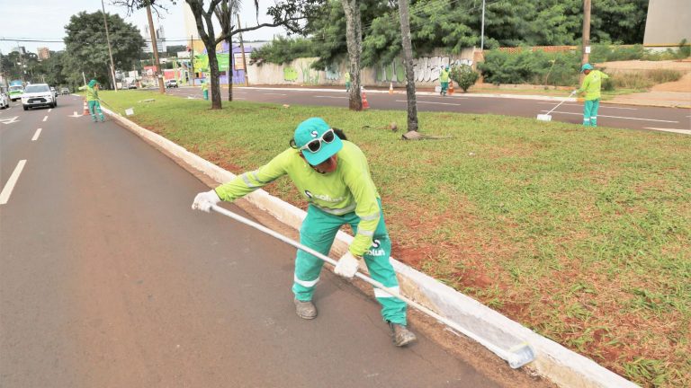 Prefeitura avança com serviços de manutenção e sinalização dos bairros