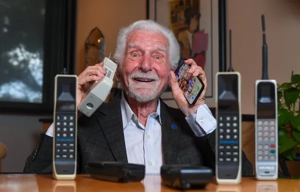 1º celular do mundo completa 50 anos : 'tijolão', sem tela e caro 1º celular do mundo completa 50 anos : 'tijolão', sem tela e caro