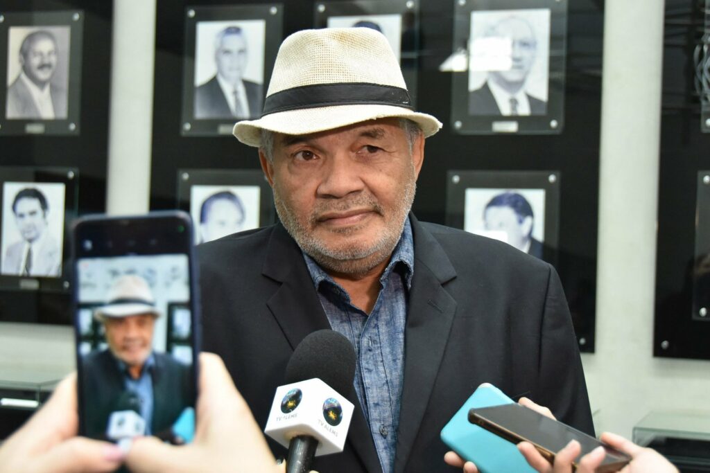 Ex-presidente da ALEMS lança livro de memórias sul-mato-grossenses Ex-presidente da ALEMS lança livro de memórias sul-mato-grossenses