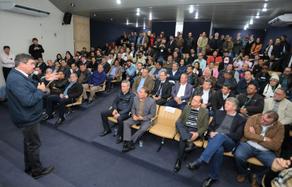Governo de MS destina R$ 4,9 milhões em equipamentos à agricultura famililar Governo de MS destina R$ 4,9 milhões em equipamentos à agricultura famililar