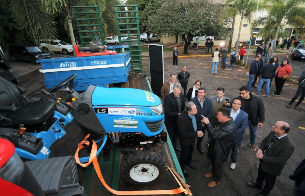 Governo de MS destina R$ 4,9 milhões em equipamentos à agricultura famililar Governo de MS destina R$ 4,9 milhões em equipamentos à agricultura famililar