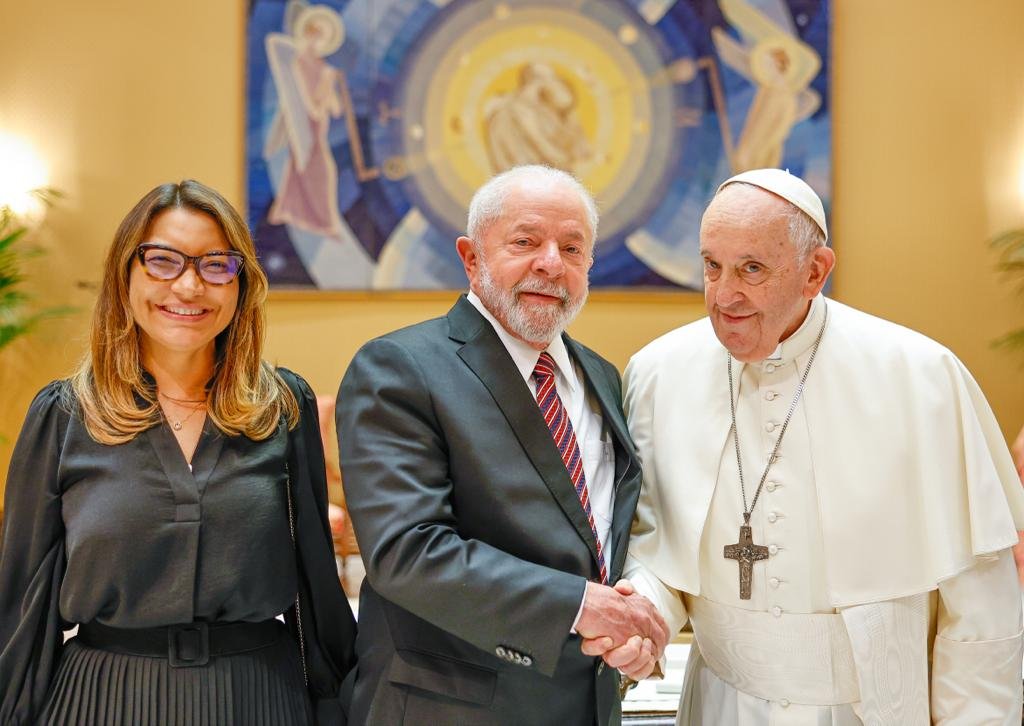 Lula e papa Francisco fazem encontro emotivo no Vaticano nesta quarta-feira Lula e papa Francisco fazem encontro emotivo no Vaticano nesta quarta-feira