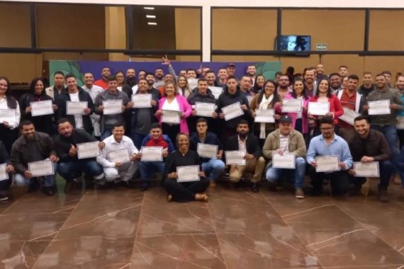 Senai e Suzano formam mais de 70 alunos em curso de operador de máquinas florestais Senai e Suzano formam mais de 70 alunos em curso de operador de máquinas florestais
