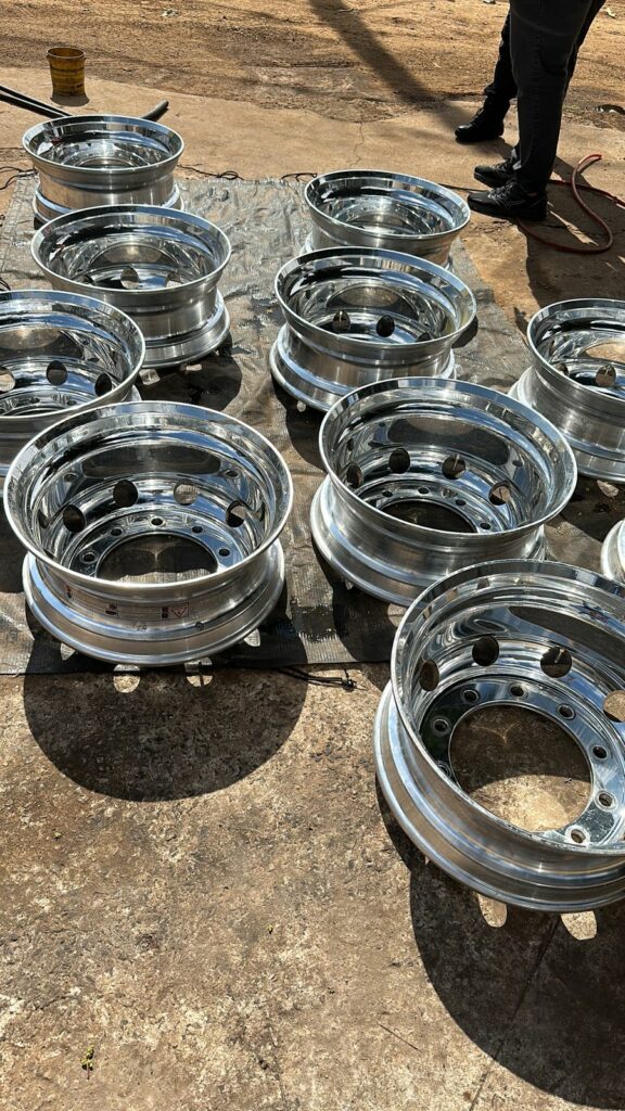 Polícia prende chefe de quadrilha especializada em roubar pneus de carretas