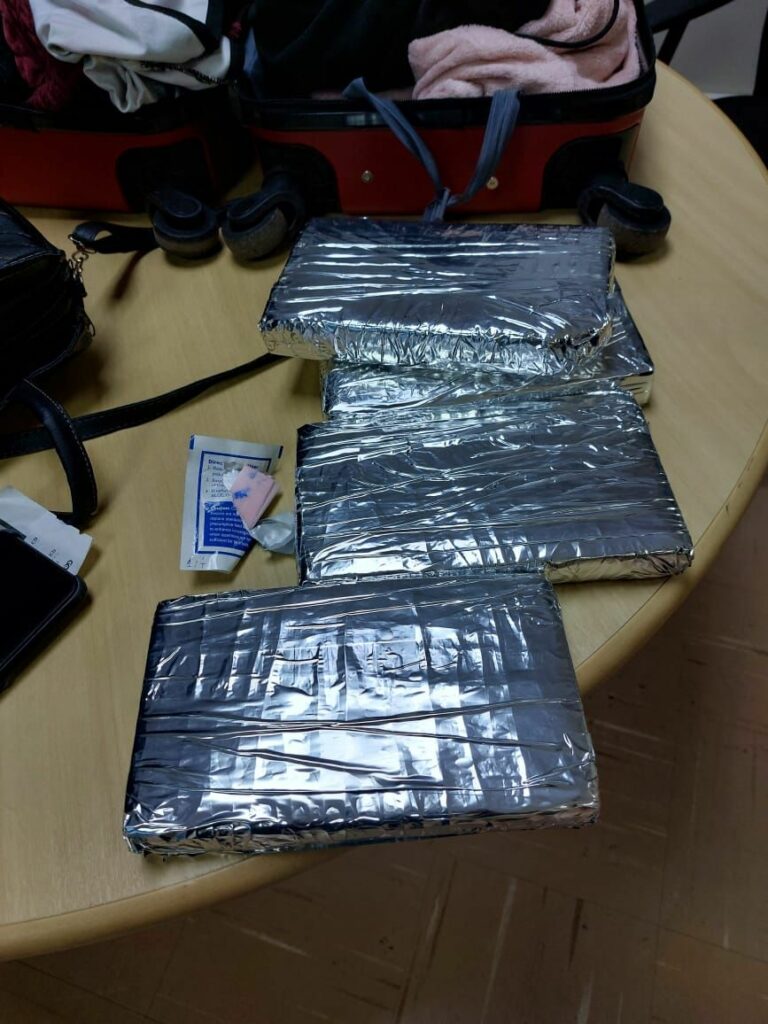 PF realiza prisão por tráfico de drogas no aeroporto de Campo Grande PF realiza prisão por tráfico de drogas no aeroporto de Campo Grande