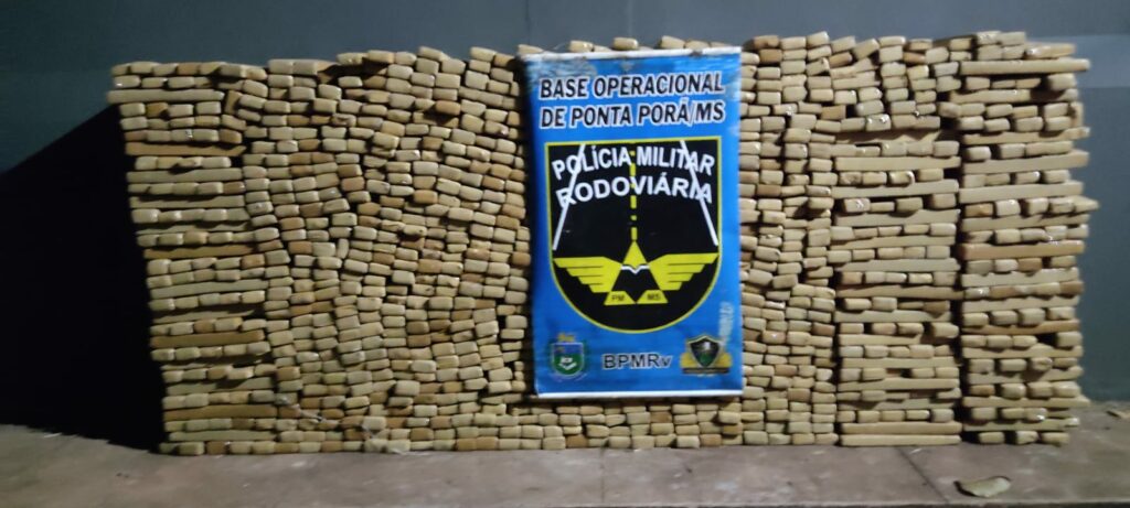 PM apreende veículo roubado em SP com carga de 1,5 ton de drogas em rodovia de MS PM apreende veículo roubado em SP com carga de 1,5 ton de drogas em rodovia de MS