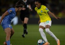 França marca no fim, vence e amplia tabu com a Seleção Brasileira Feminina