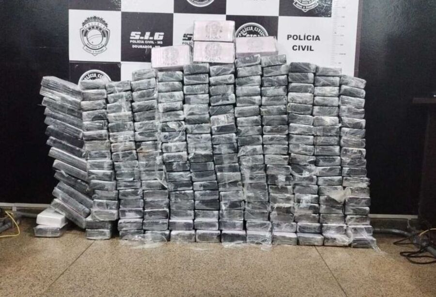 PC identifica dono de droga apreendida em Dourados e avalia em R$ 21 milhões a carga recorde que iria para SP PC identifica dono de droga apreendida em Dourados e avalia em R$ 21 milhões a carga recorde que iria para SP