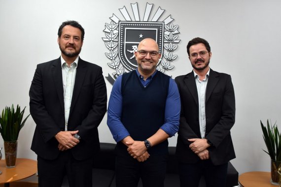 Sesi apresenta alternativas de melhoria do ensino ao Secretário Estadual de Educação Sesi apresenta alternativas de melhoria do ensino ao Secretário Estadual de Educação