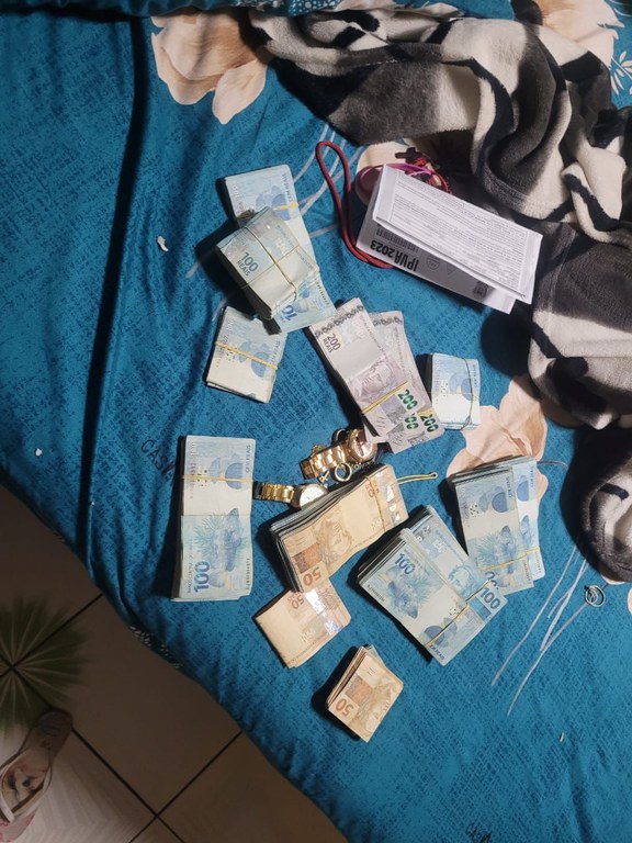PF apreendendo armas e drogas também age em outra fronteira de MS contra tráfico internacional PF apreendendo armas e drogas também age em outra fronteira de MS contra tráfico internacional
