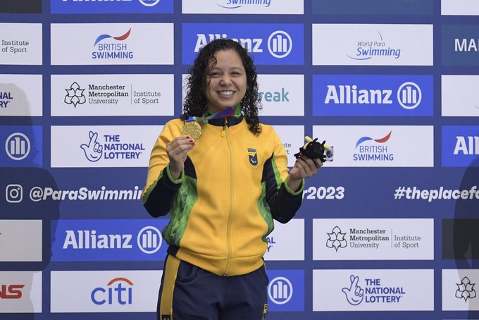 Carol Santiago e Cecília Araújo conquistam ouro no Mundial de natação Carol Santiago e Cecília Araújo conquistam ouro no Mundial de natação