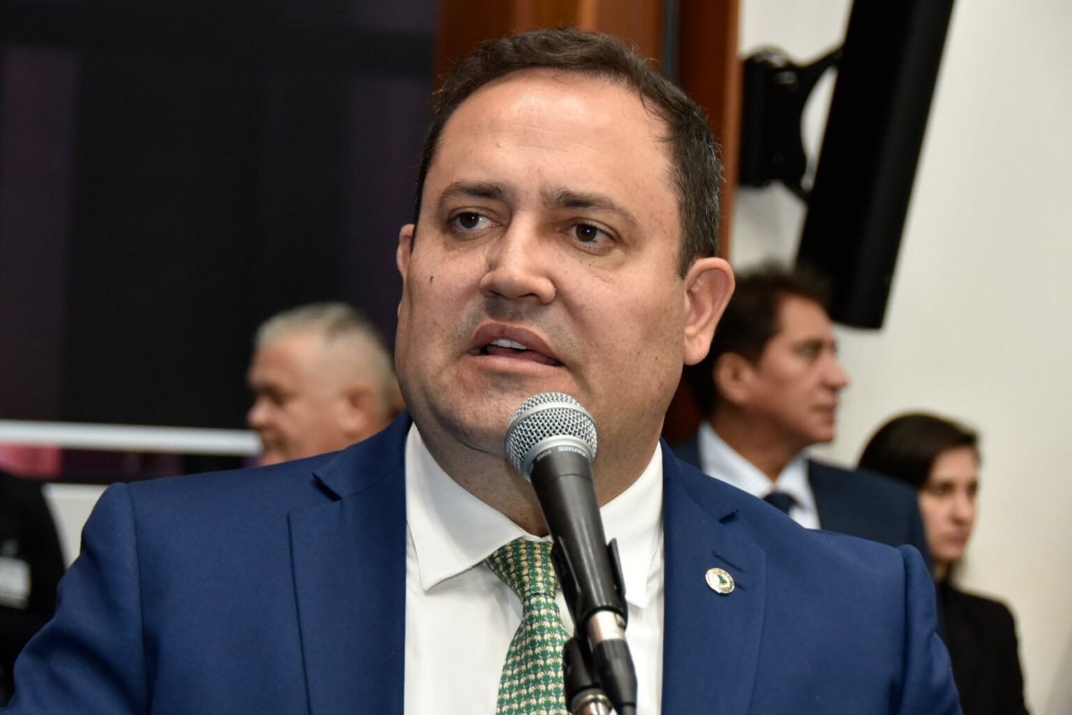 Marcio Fernandes pede distribuição de ração para cães e gatos de MS