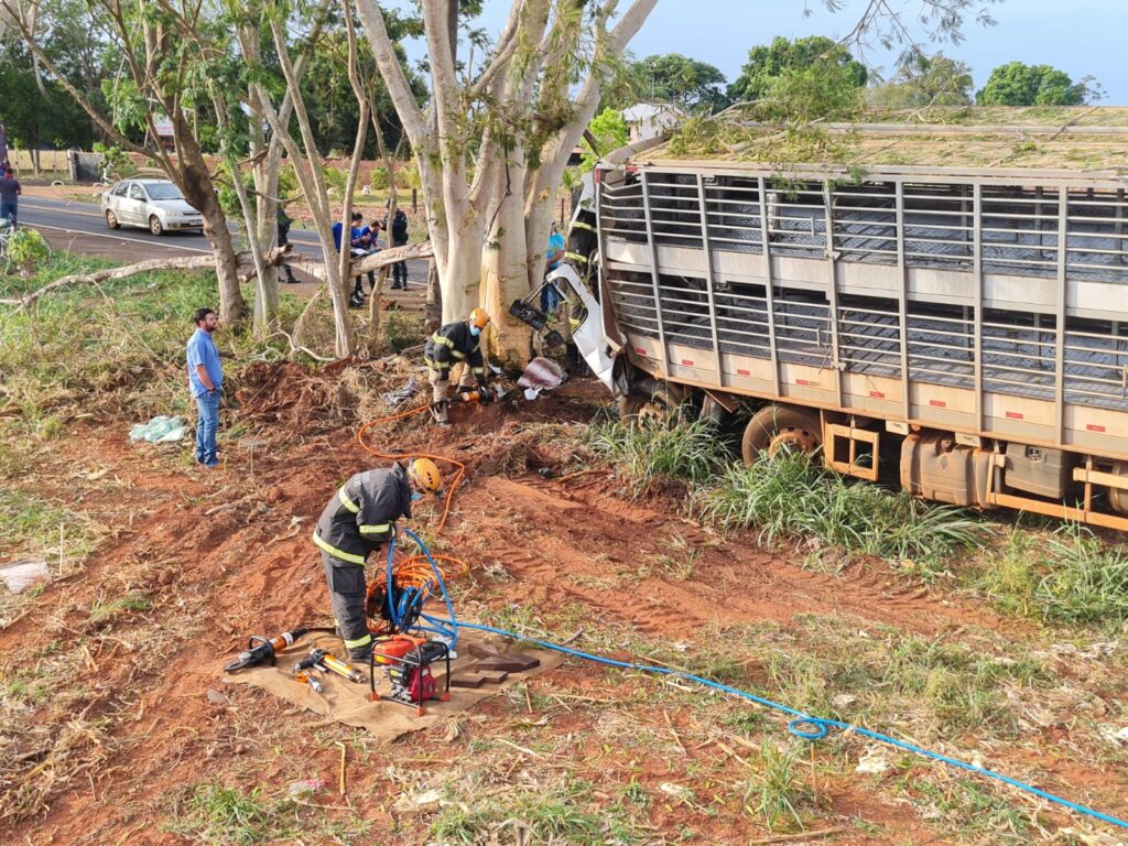 Jovem motorista morre em acidente na BR-376 em Vicentina Jovem motorista morre em acidente na BR-376 em Vicentina