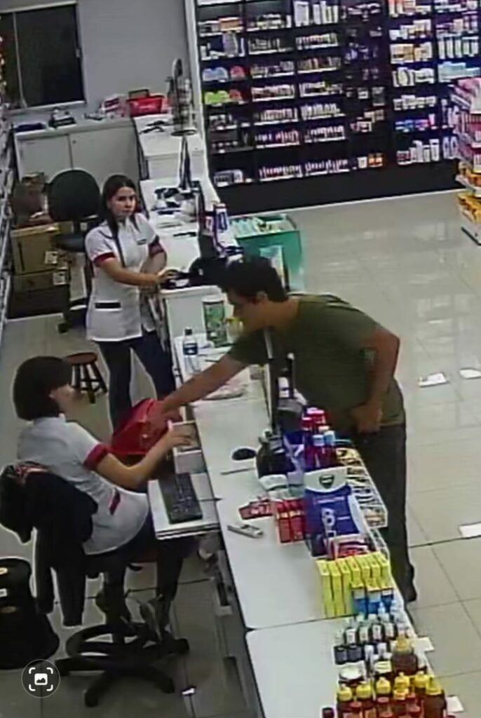 Outro 'descuido': PM prende mais um ao identificar carro de fuga após diversos roubos a farmácias na Capital Outro 'descuido': PM prende mais um ao identificar carro de fuga após diversos roubos a farmácias na Capital