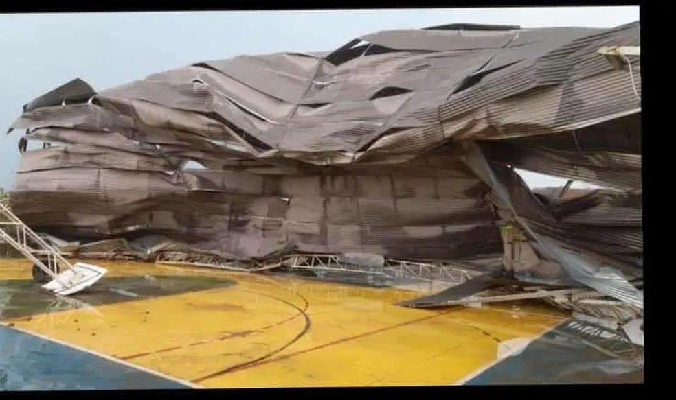 Temporal provoca destruíção e morte de criança em Corumbá; vídeo mostra telhado de loja desmoronando