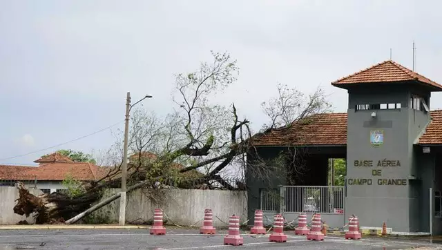 Tempestade 'fast food' surpreende CG com chuva forte até granizo e alguns estragos Tempestade 'fast food' surpreende CG com chuva forte até granizo e alguns estragos