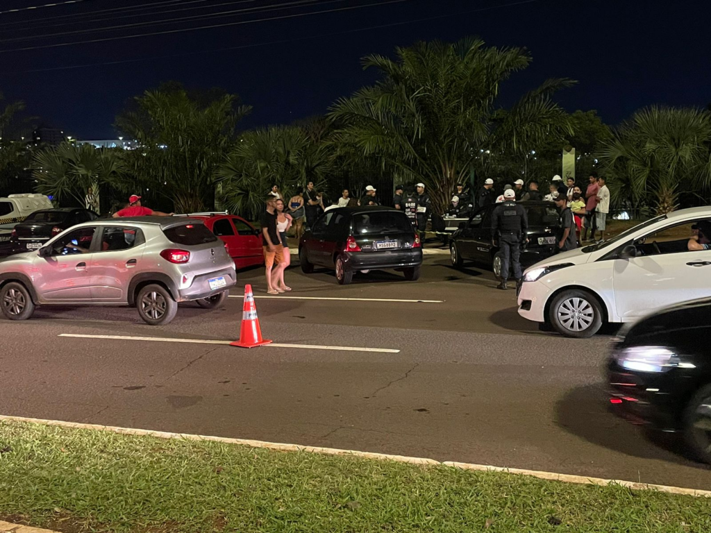 PM faz operação nos Altos da Afonso Pena e recolhe 33 veículos irregulares