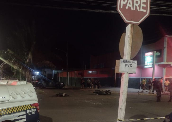 Após derrapar em cruzamento, motociclista morre atropelado por caminhonete no Tijuca Após derrapar em cruzamento, motociclista morre atropelado por caminhonete no Tijuca