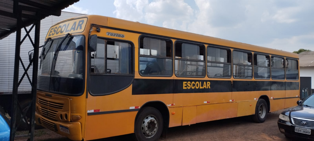 PM prende traficantes que transportavam drogas em assoalho de ônibus escolar PM prende traficantes que transportavam drogas em assoalho de ônibus escolar