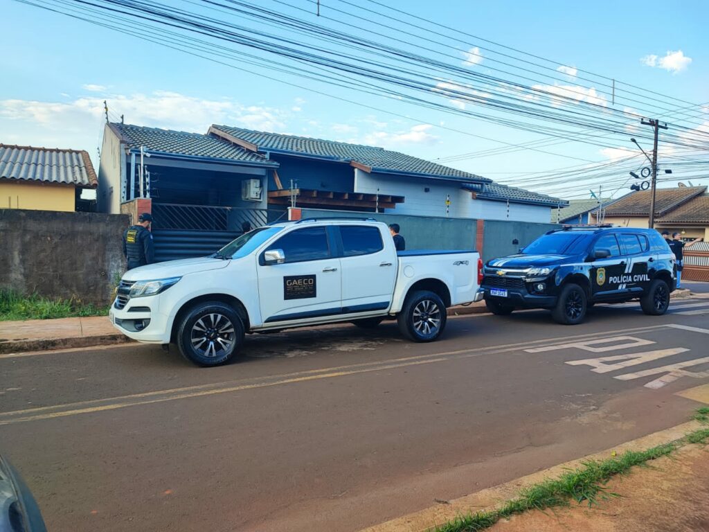 'Safe Shipping' do Gaeco apreende veiculos de luxo e flagra policiais civis de MS envolvido com tráfico de drogas 'Safe Shipping' do Gaeco apreende veiculos de luxo e flagra policiais civis de MS envolvido com tráfico de drogas