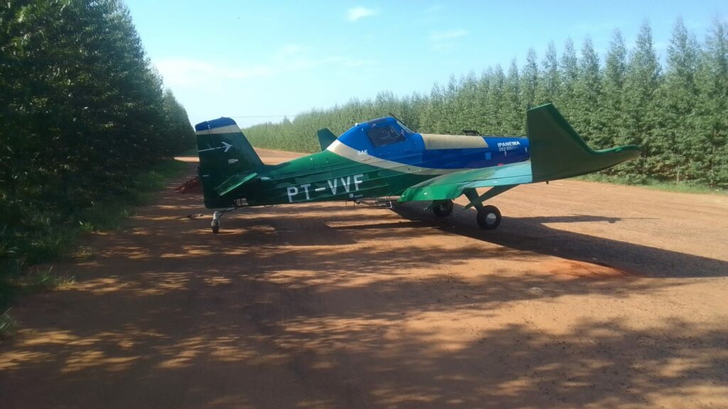 Avião cai no Pantanal e passageiros são resgatados pela FAB