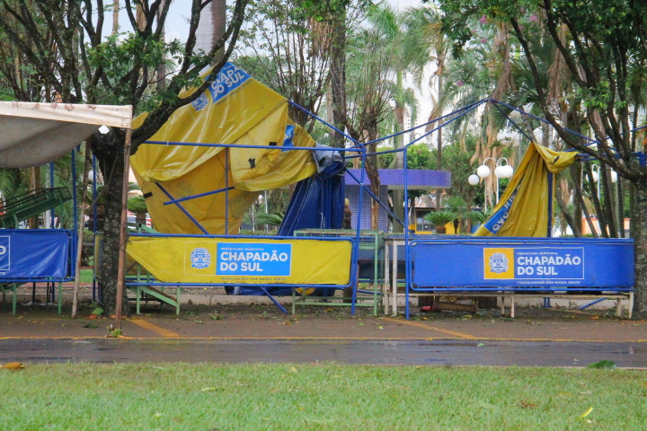 Forte temporal com ventos e granizo provoca destruição em Chapadão do Sul