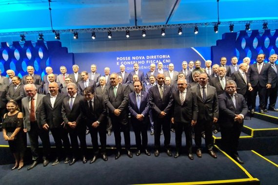 Longen toma posse como um dos vice-presidentes da CNI para próximos quatro anos Longen toma posse como um dos vice-presidentes da CNI para próximos quatro anos