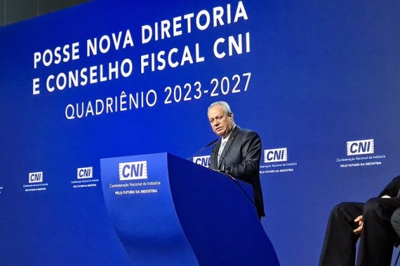 Longen toma posse como um dos vice-presidentes da CNI para próximos quatro anos Longen toma posse como um dos vice-presidentes da CNI para próximos quatro anos